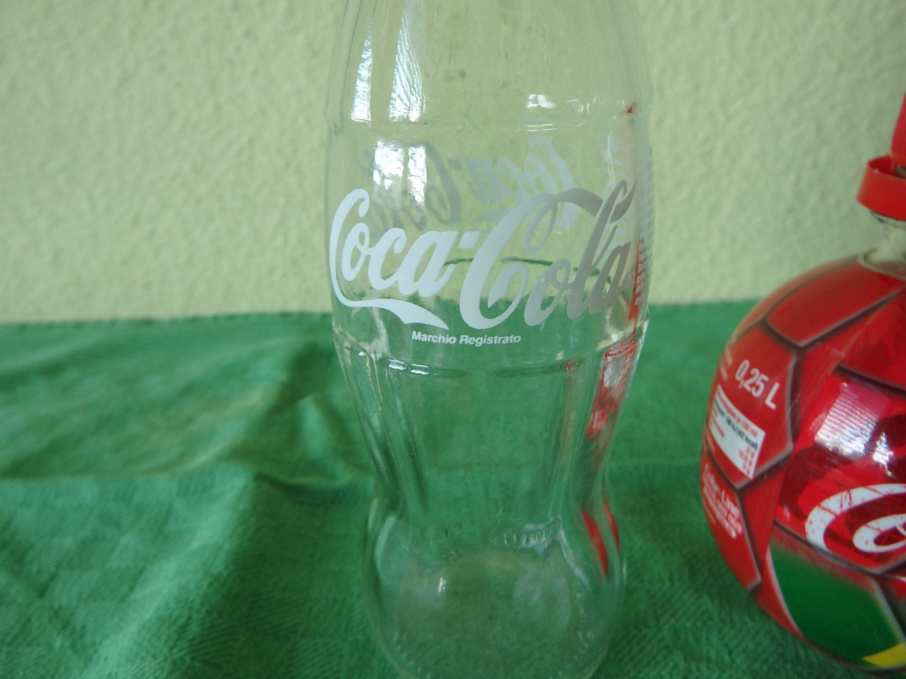Altro in Stoviglie & Bicchieri: 2 Coca Cola Sonderflaschen – Usato da Obergerlafingen venduto da Nurschi2011 2