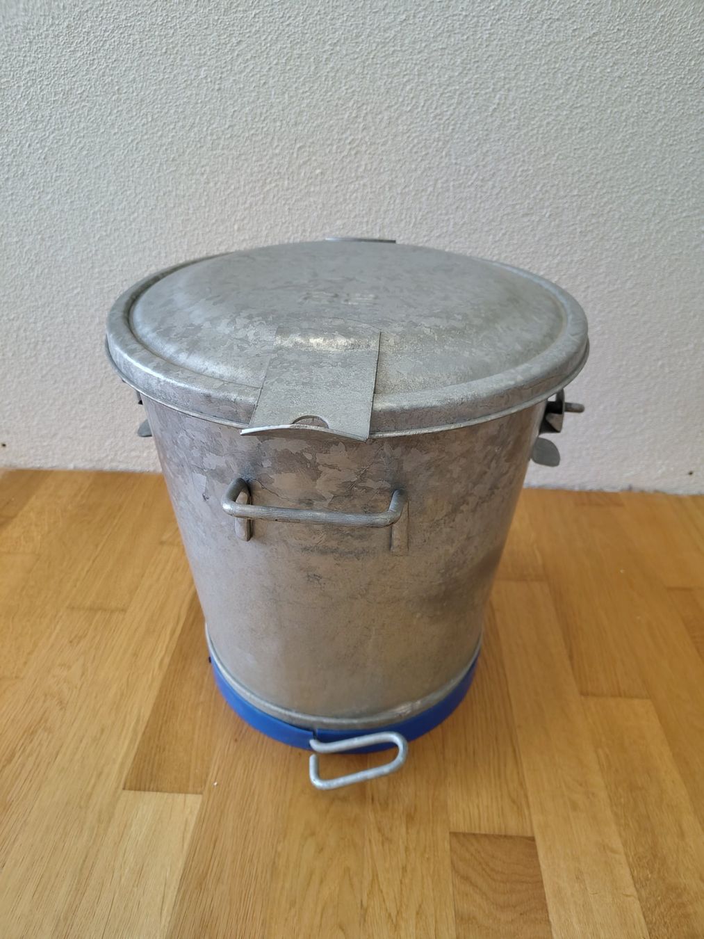 Ochsner Poubelles: Ochsner Kübel – D'occasion à Büttikon AG par fire2000