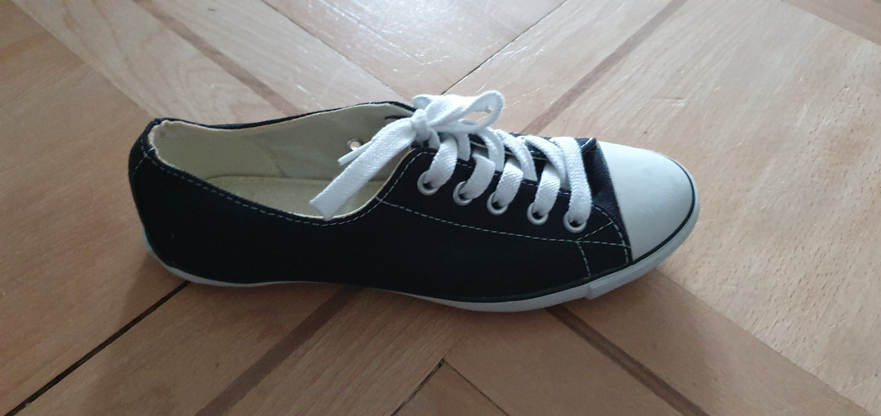 Converse Herrenschuhe: Converse All Star Schuhe low Gr. 35.5 – Neu (gemäss Beschreibung) aus St. Gallen von rid_2fs2 2
