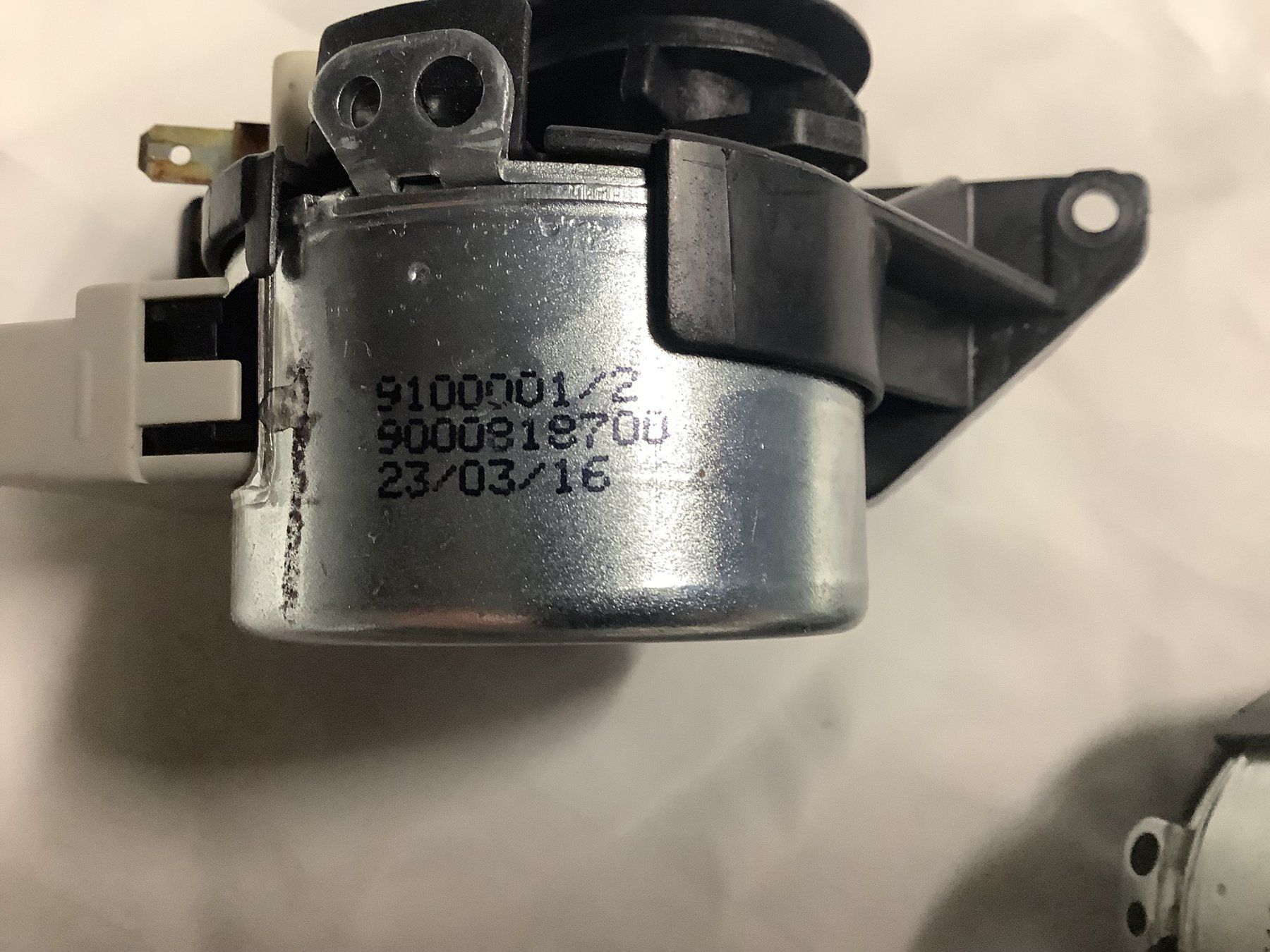 Moteurs: ELEKTROMOTOR MIT MIKRO SCHALTER – D'occasion à Glarus par Mdelphi 8