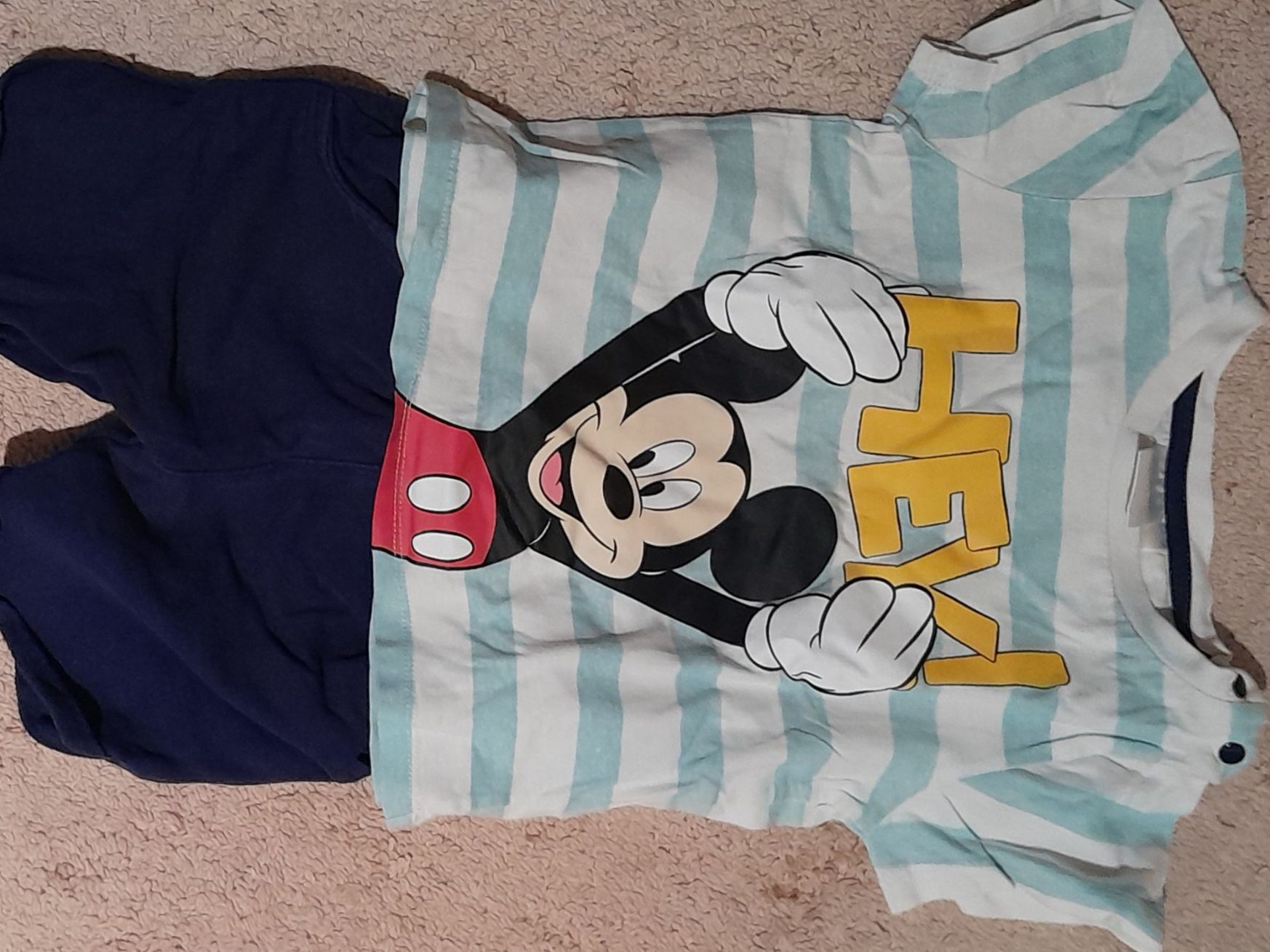 Pyjamas & Ähnliches: Mickey Mouse, Grösse 24 Monate, Pyjama – Gebraucht aus Zürich von cole15