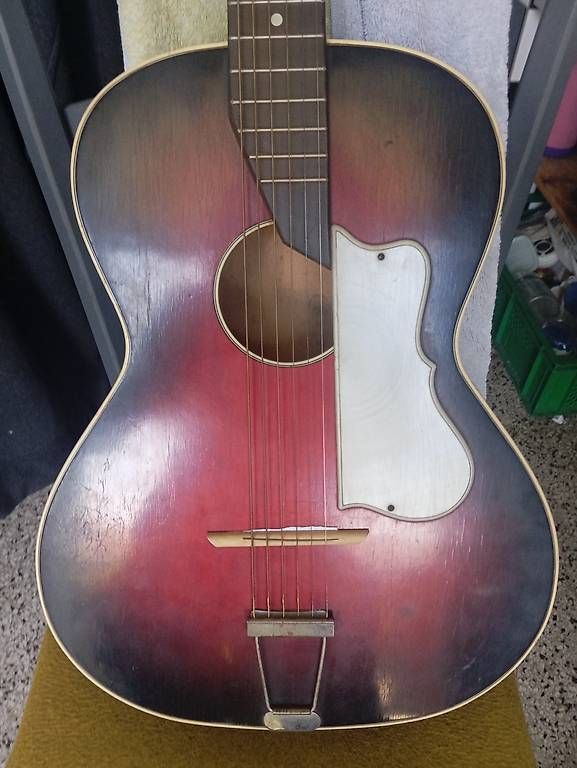 Strumenti musicali: Accoustic guitar – Usato da Basel venduto da Petergunn 1