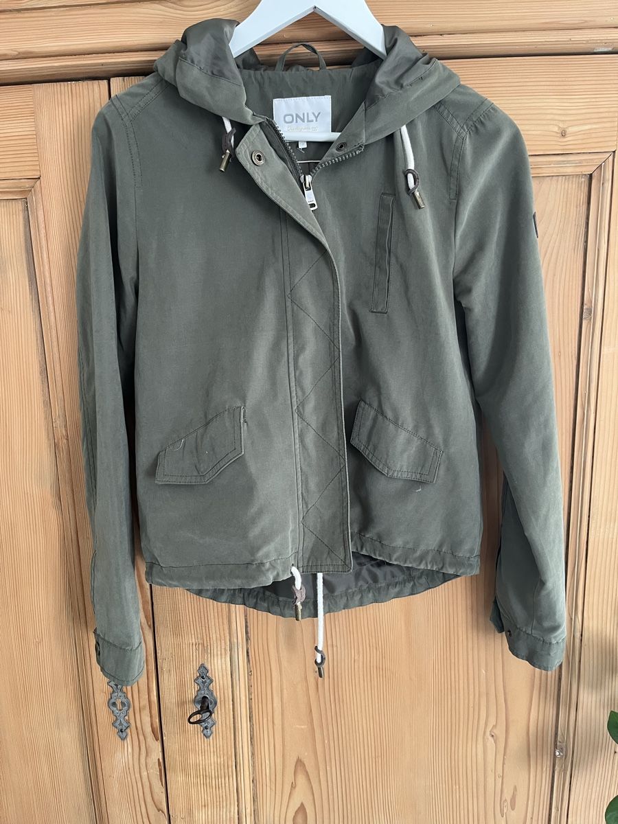 Only Giacche: Leichte Jacke von Only, Grösse S – Usato da Männedorf venduto da Qurop 1