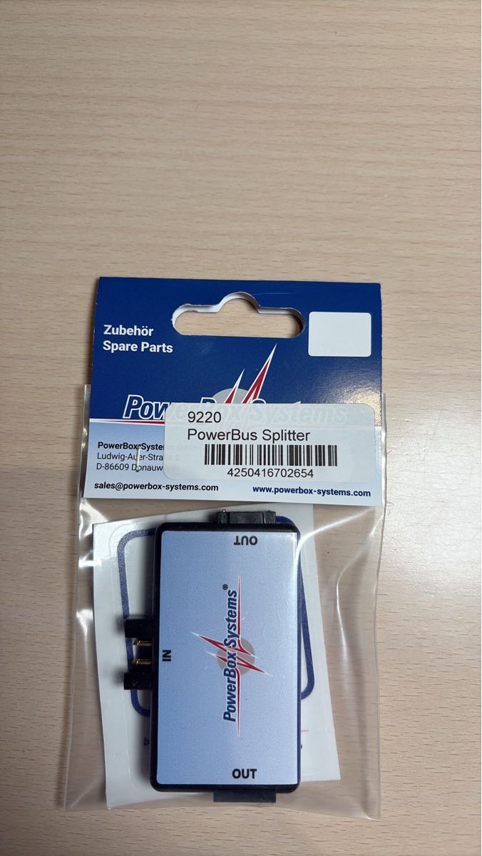 Modellismo RC: PowerBox Systems PowerBus Splitter 9220 - Top Zustand – Nuovo e nell'imballaggio originale da Innerberg venduto da Eflying