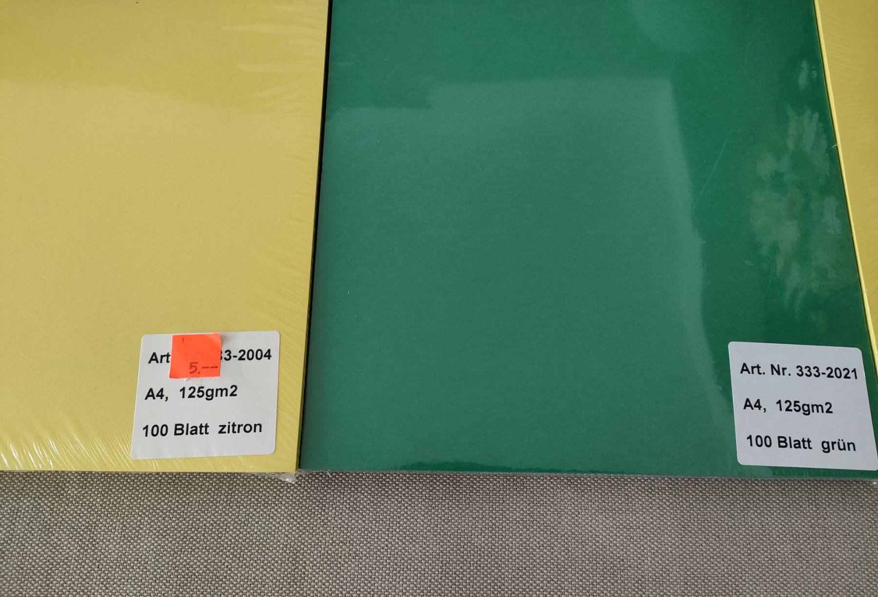 Papiere: 300 Blätter Papier A4 - 80% Rabatt! – Neu und originalverpackt aus Bern von Lidia.5 1