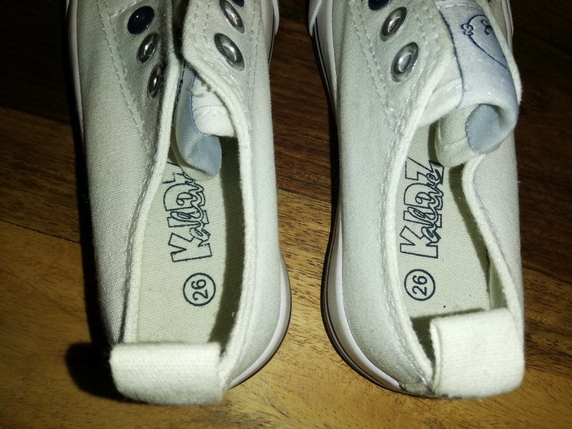 Scarpe per ragazzi: neuwertige weisse Schuhe Gr. 26 – Usato da Oberrieden venduto da smarties949 2