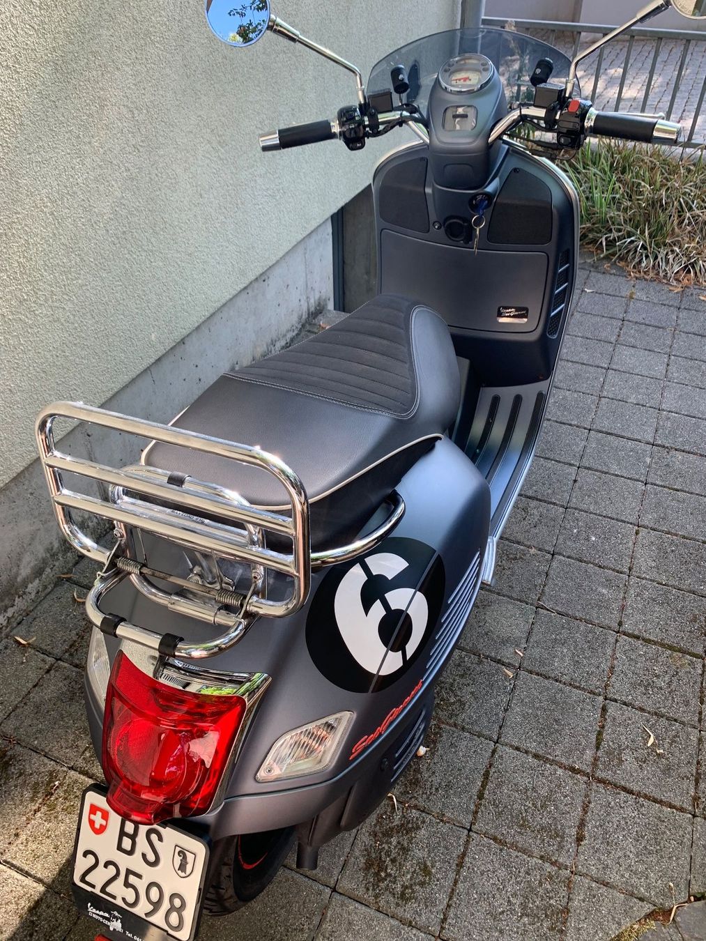 Vespa Scooters: Vespa Roller grau Sonderedition Nummer 6 ca.7200 km – D'occasion à Basel par per_9ysq 1