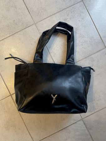 Schwarze Tasche
