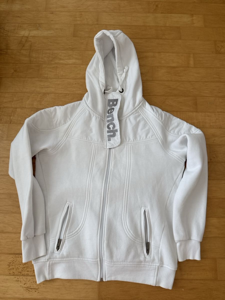 Bench Giacche: Weisse Bench Jacke mit Kapuze, Grösse M – Usato da Biel-Benken BL venduto da Dissae