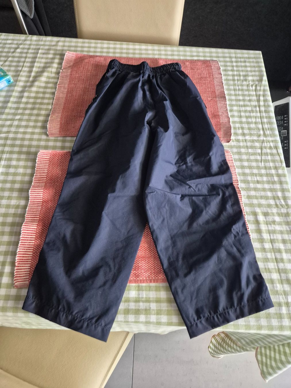 Rukka Pantaloni: Leichte Rukka Regen Hose, Gr. 104. – Usato da Urdorf venduto da Nataschli