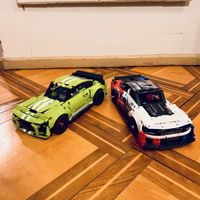 Lego Technic Set: 42138 und 42153 (Ford und Chevrolet)