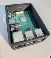 Raspberry Pi 3 Model B mit 32 GB Mini SD-Karte und Gehäuse