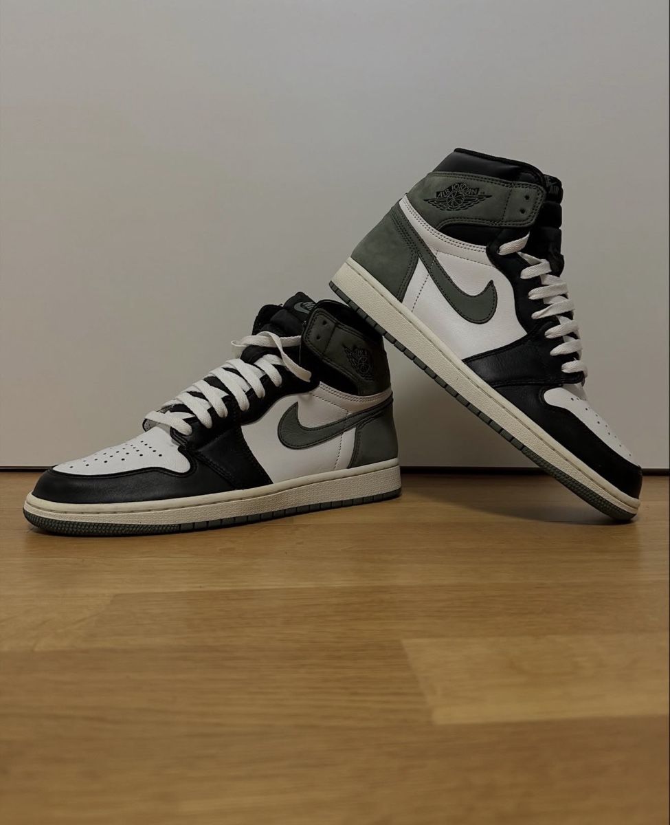 Chaussures hommes: Jordan 1 High "Clay green" – D'occasion à Basel par Kevinbuckcards
