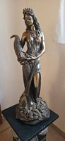 Grosse Fortuna Skulptur mit Deko-Säule