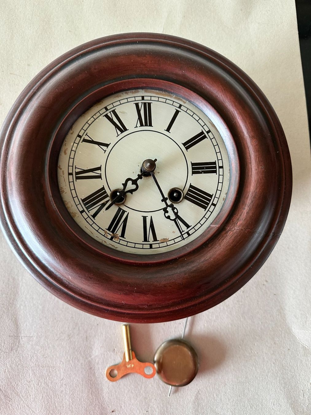 Stand- & Wanduhren: Schöne Wanduhr – Gebraucht aus Mühlethal von Buntfarbe
