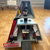 Darksters Tower Station mit Auto