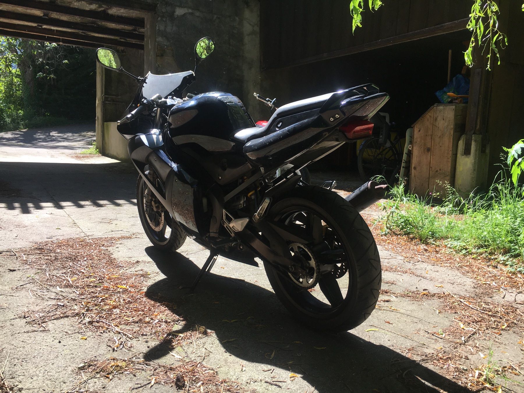 Yamaha Strada: Yamaha Tzr 50 + 1 châssis et plaind de pièces – Usato da Boudevilliers venduto da boost98 3