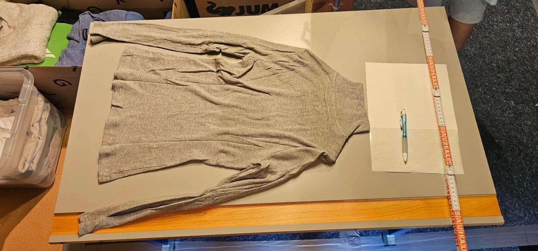 Pullover & Sweatshirts: Damenpullover dünn Grösse M grau – Gebraucht aus Azmoos von Jadejo 1
