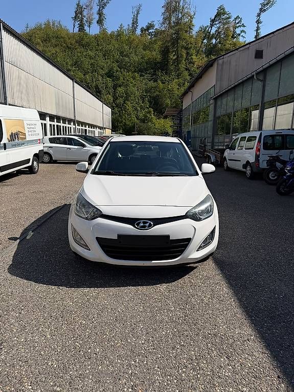 Hyundai Automobili: Hyundai i20 – Usato da Basel venduto da Cscro06 3