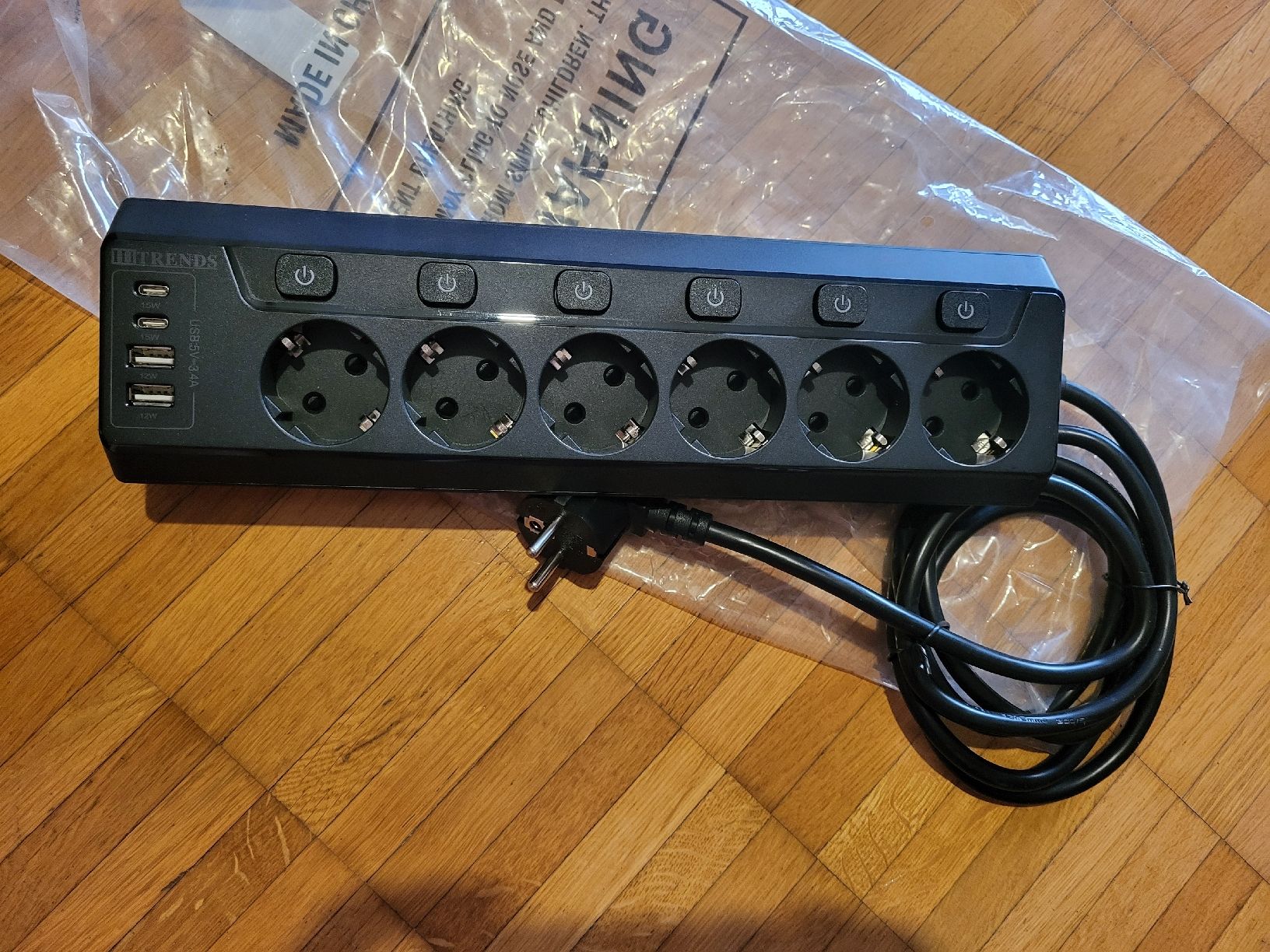 Alimentazione elettrica: Netzleiste 6 Steckdosen 2xUSB mit Schalter NEU – Usato da Riniken venduto da Melanie910 1