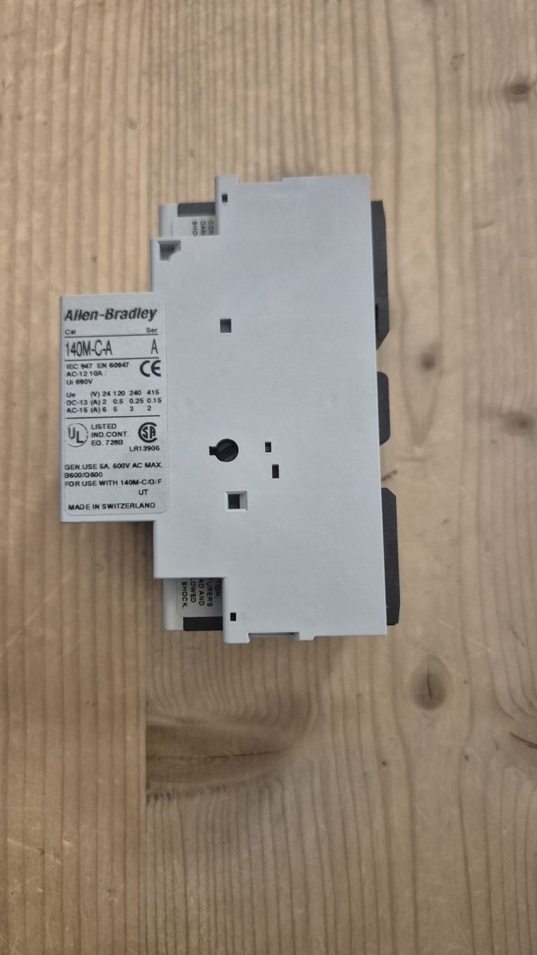 Interrupteurs: Allen-Bradley 140M-C2E Schütz 2.5A – D'occasion à Zillis par hasslerenergia 1