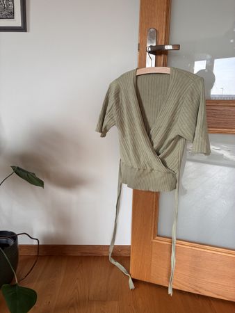 sage wrap top - size M - Oasis
