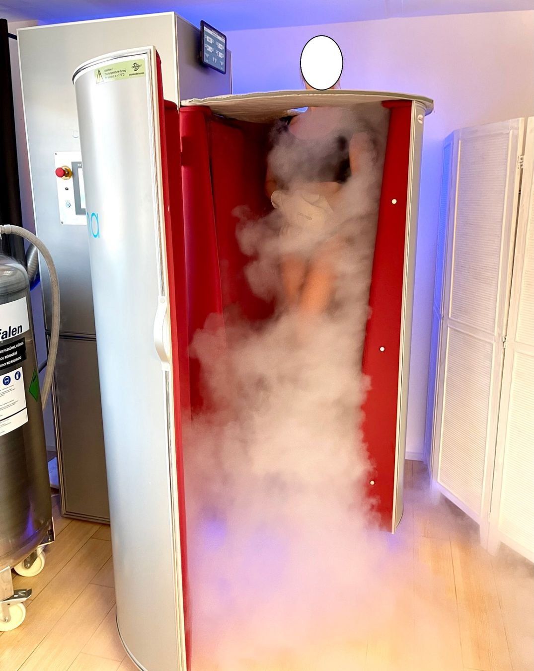 Attrezzature mediche: Stickstoff Cryosauna / Kältekammer – Usato da Niederwil AG venduto da Padel1985 1