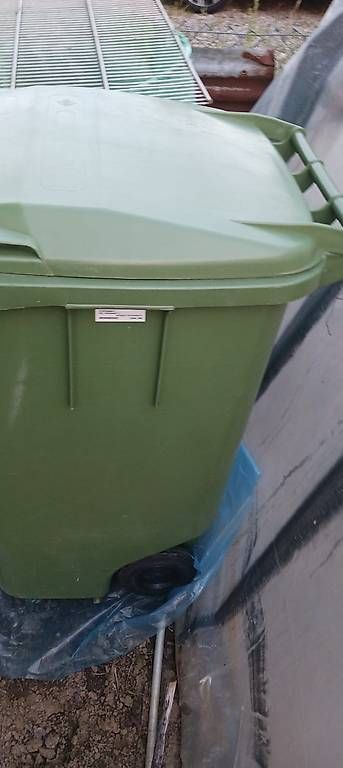 Autres: Grüncontainer – D'occasion à Kölliken par LoadeT 1