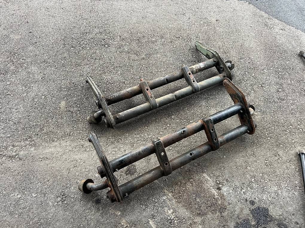 Toutes les pièces auto: VW Käfer 2 Vorderachsen Bundbolzen – D'occasion à Eschen par vintec