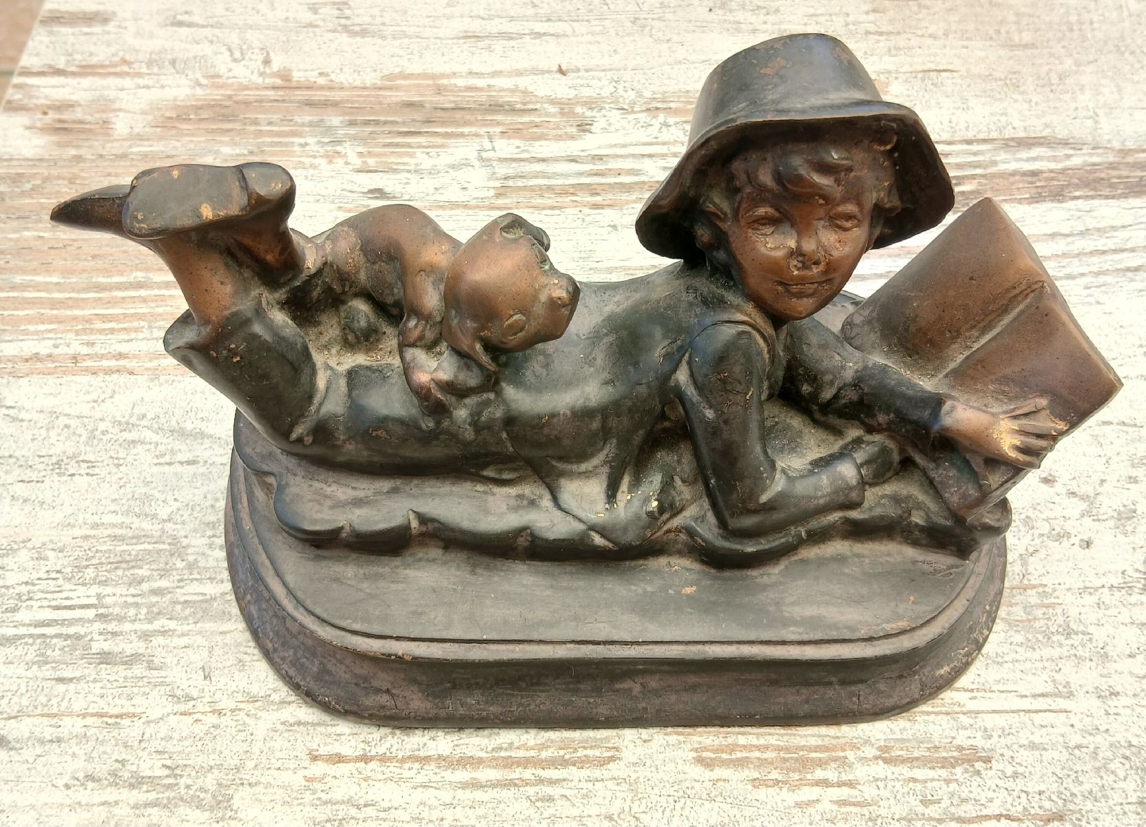 Statuette: Boy reading with his dog in bronze. – Usato da St-Cergue venduto da gar_x2b7