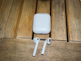 Originale Apple Airpods 2. Gen (A1602)- Lightning