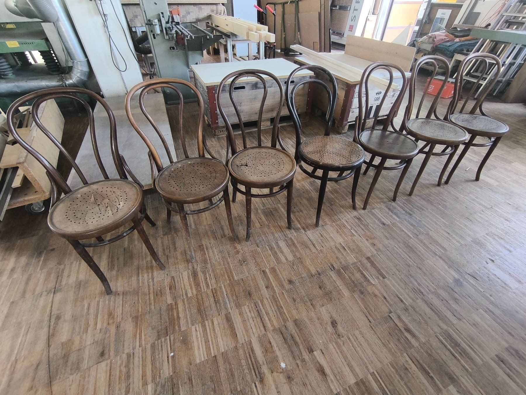 Thonet Stühle: Thonet Stühle aus gebogenem Holz – Defekt aus Seon von MutantenBlume