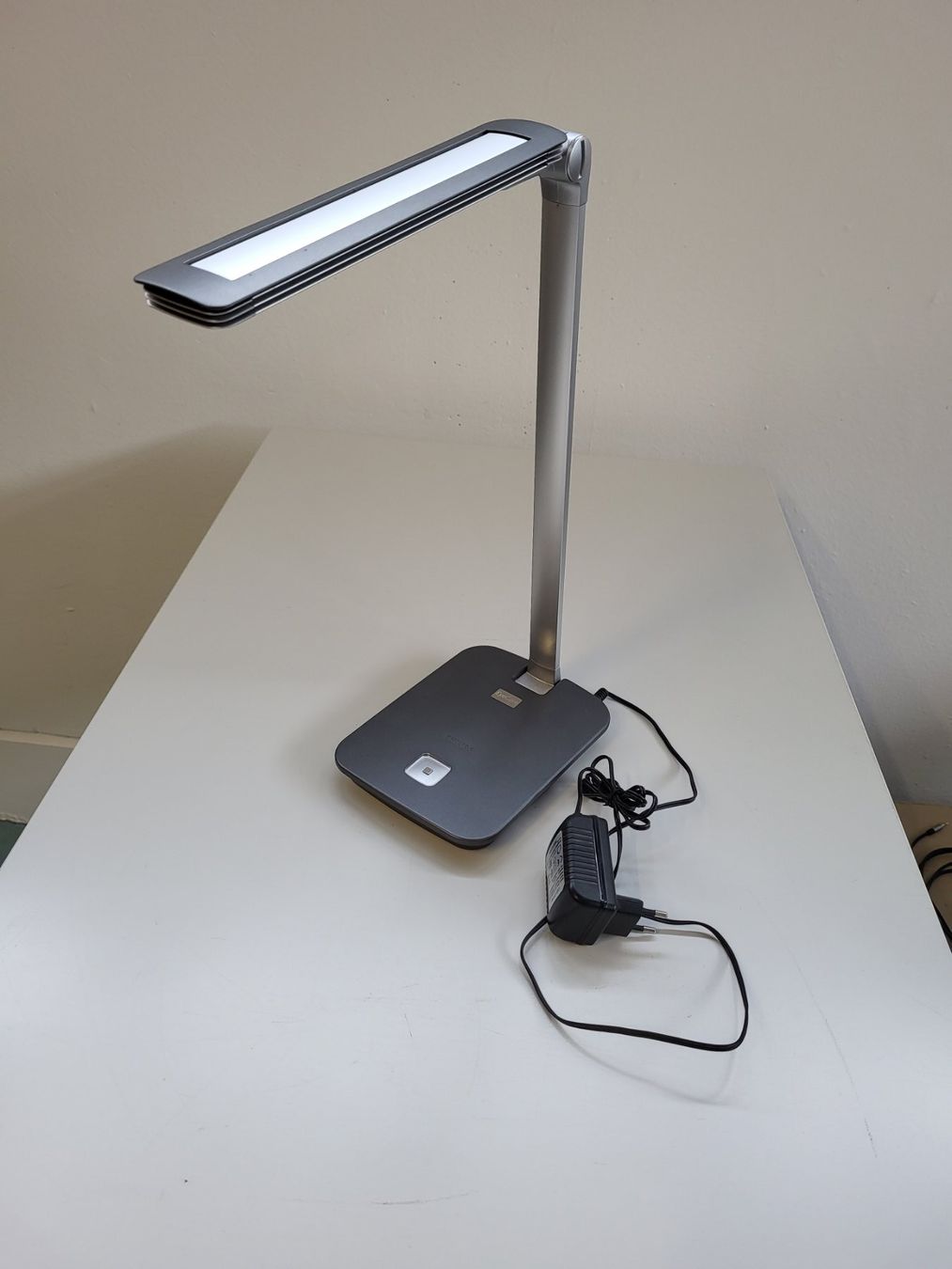 Philips Lampade: Philips EyeCare Blade Schreibtischleuchte LED – Usato da Brügg BE venduto da POU-BELLE 1