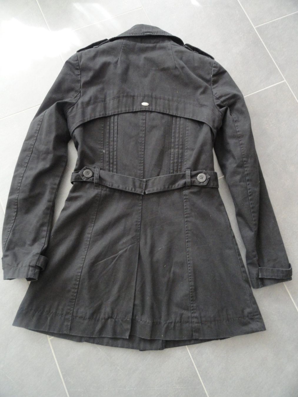 Guess Cappotti: GUESS MANTEL GR. S *** – Usato da Uetendorf venduto da bibibop 2