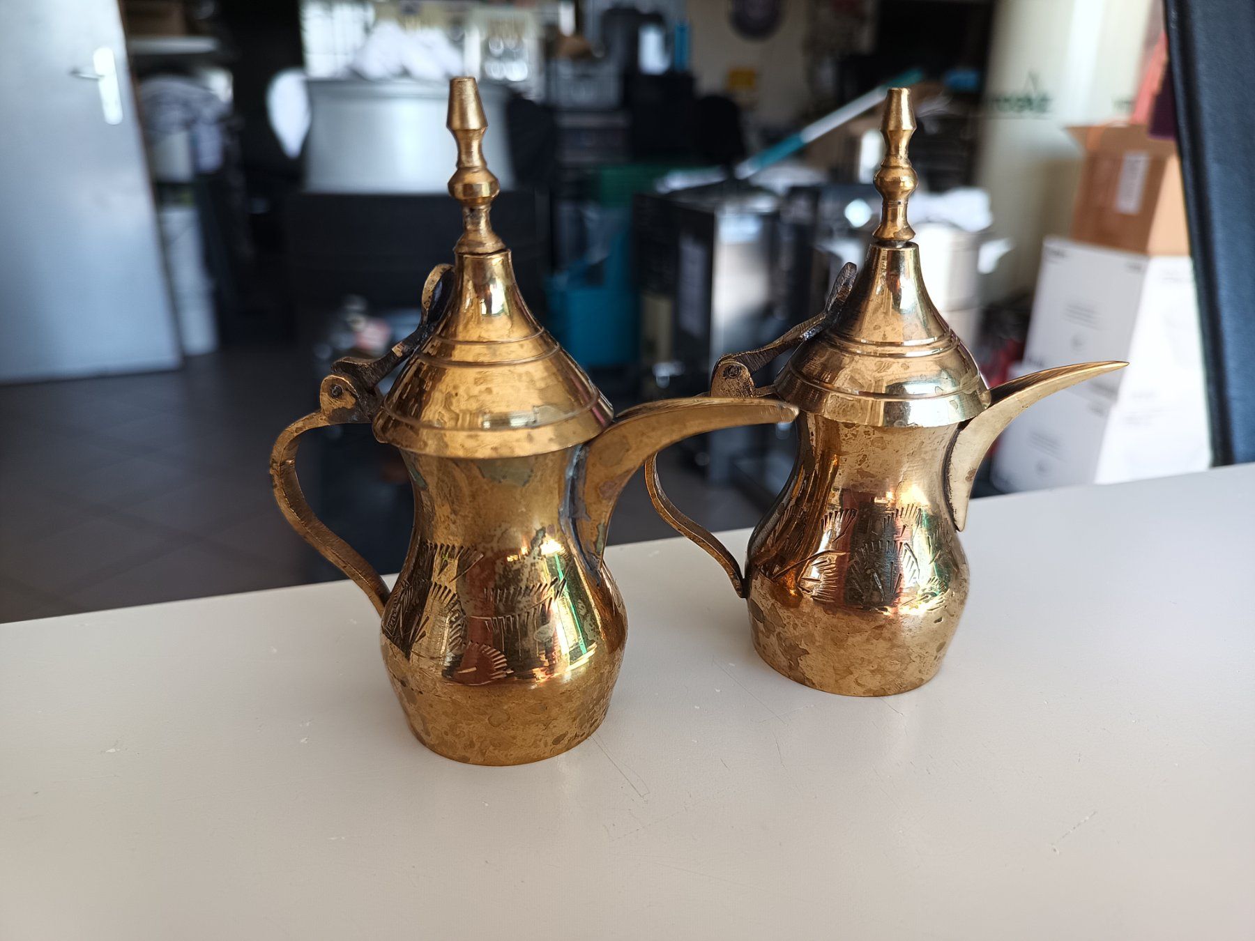 Teiere: Dallah Messing Kaffeekannen Orientalisch – Usato da Oberegg venduto da A-Z.Handel.Loehrer 1