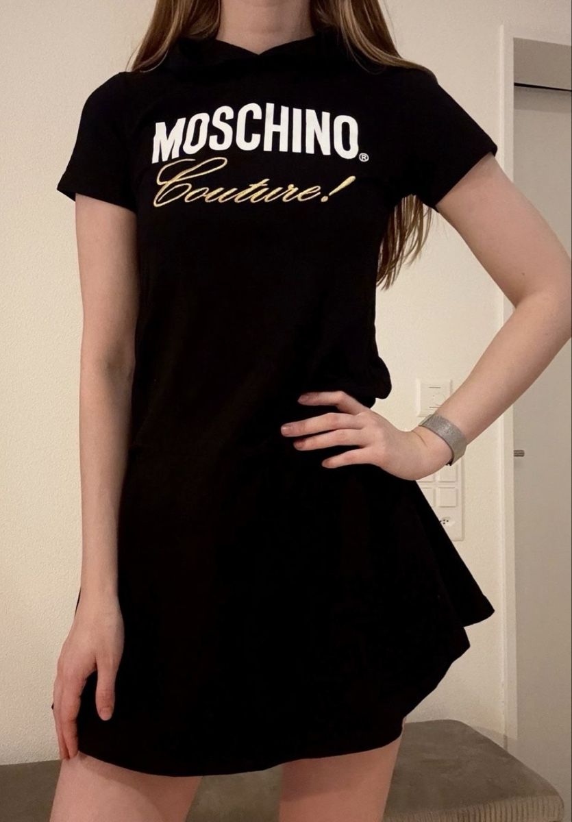 Moschino Vestiti: Luxus Moschino Damen Kleider Gr:S,M – Nuovo e nell'imballaggio originale da Frümsen venduto da Swissline90