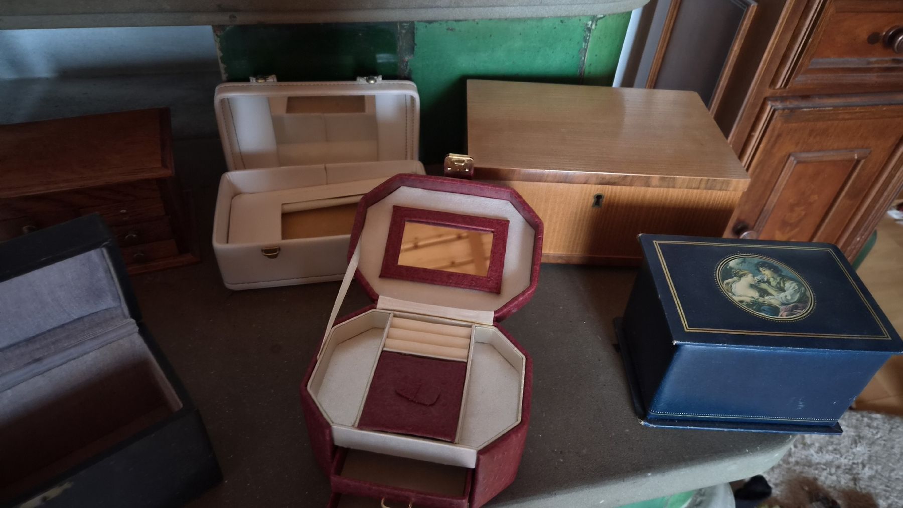 Portagioie: Schmuck Schatouillen Riesensammlung  – Usato da Kölliken venduto da Upcycling-by-Mc-TAM 2