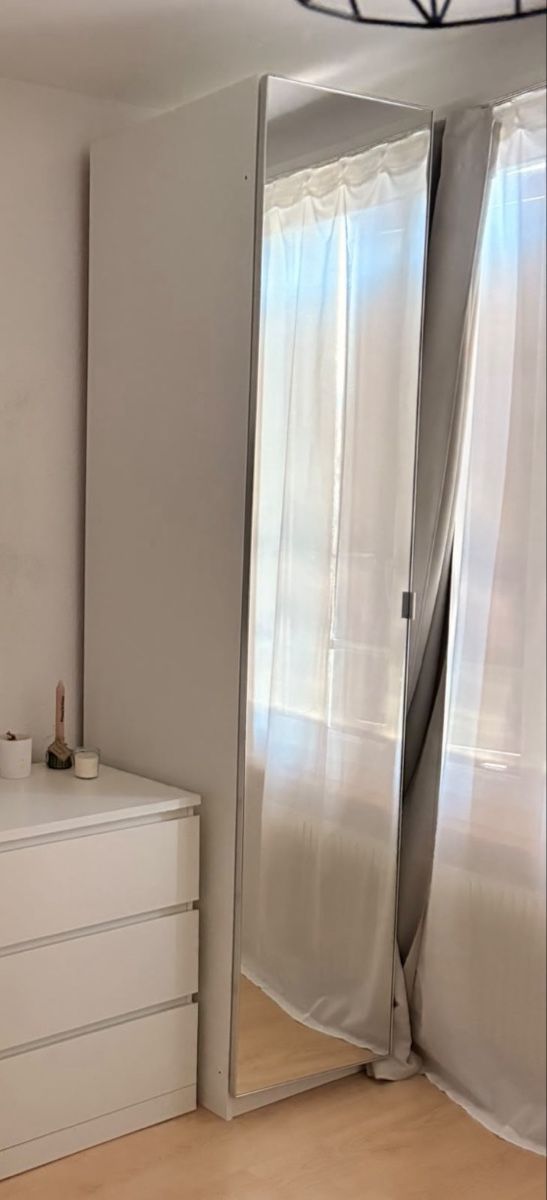 Armoires miroirs: Pax Schrank mit Spiegeltüre – D'occasion à Bern par Martinamaeusli