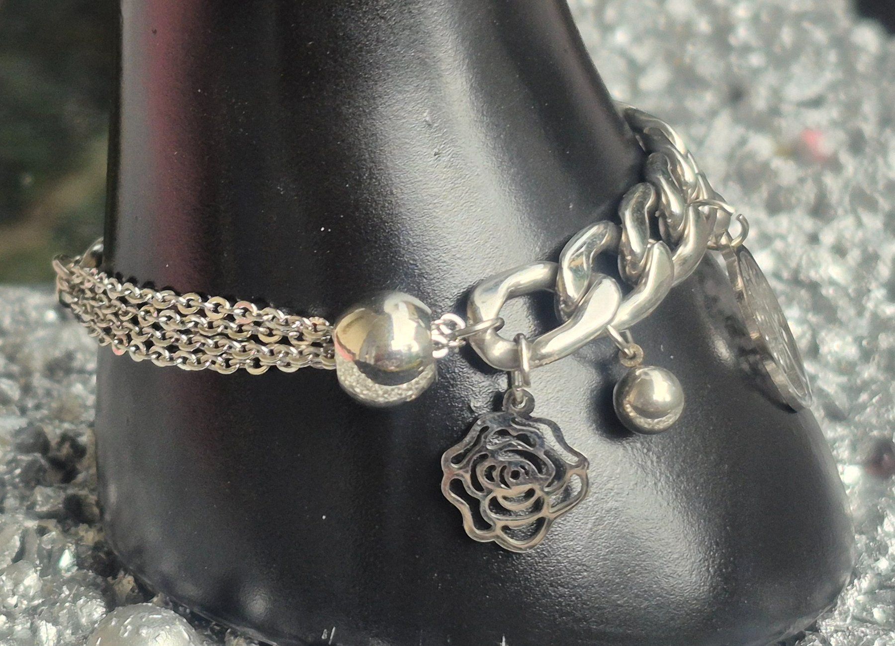Bracciali & Braccialetti: Bracciale con ciondoli albero e farfalla – Usato da Giubiasco venduto da Stefaniav 7