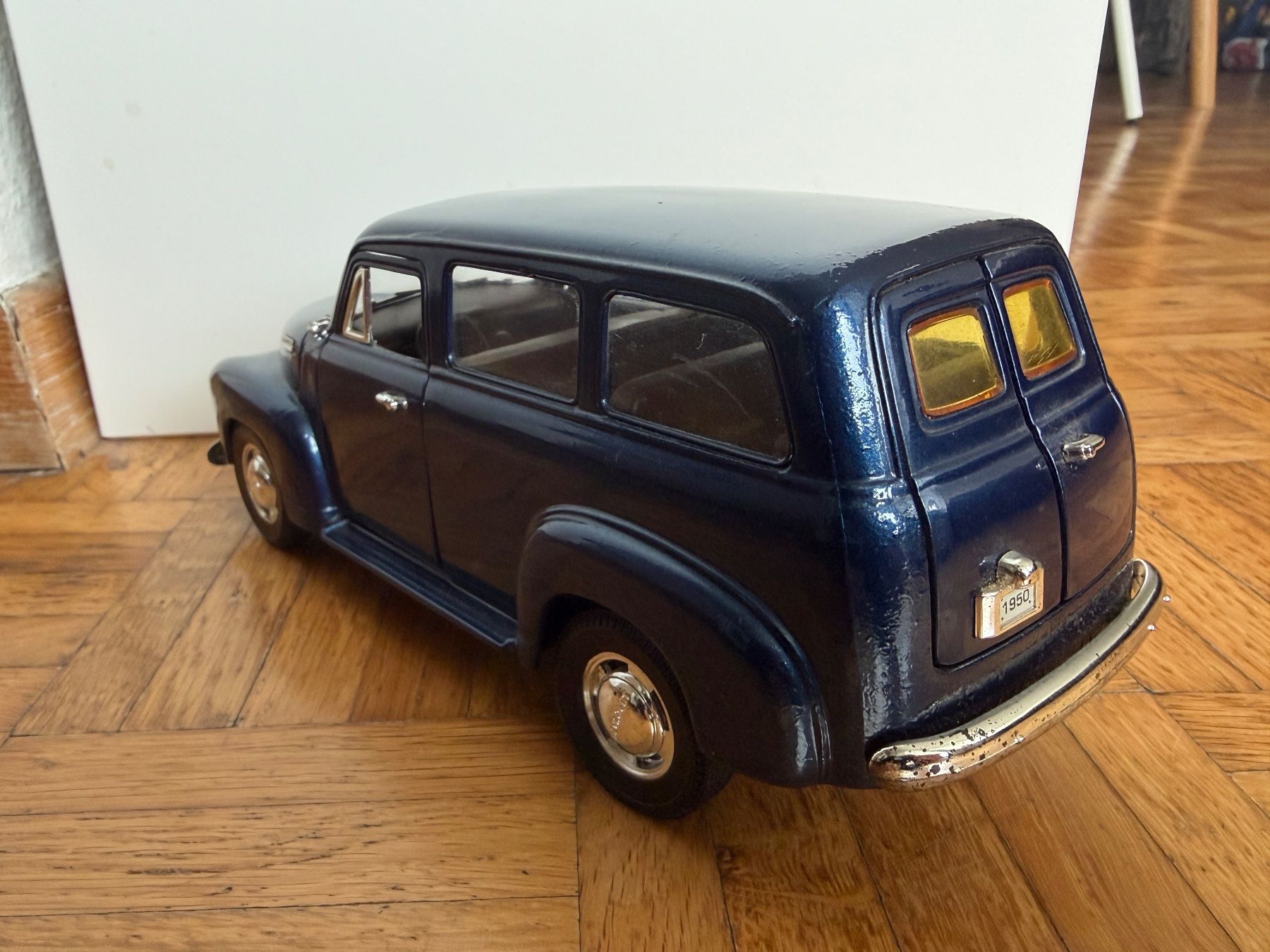 Chevrolet Modellautos: Chevrolet Suburban 1950 – Gebraucht aus Neuhausen von Jeff. 4
