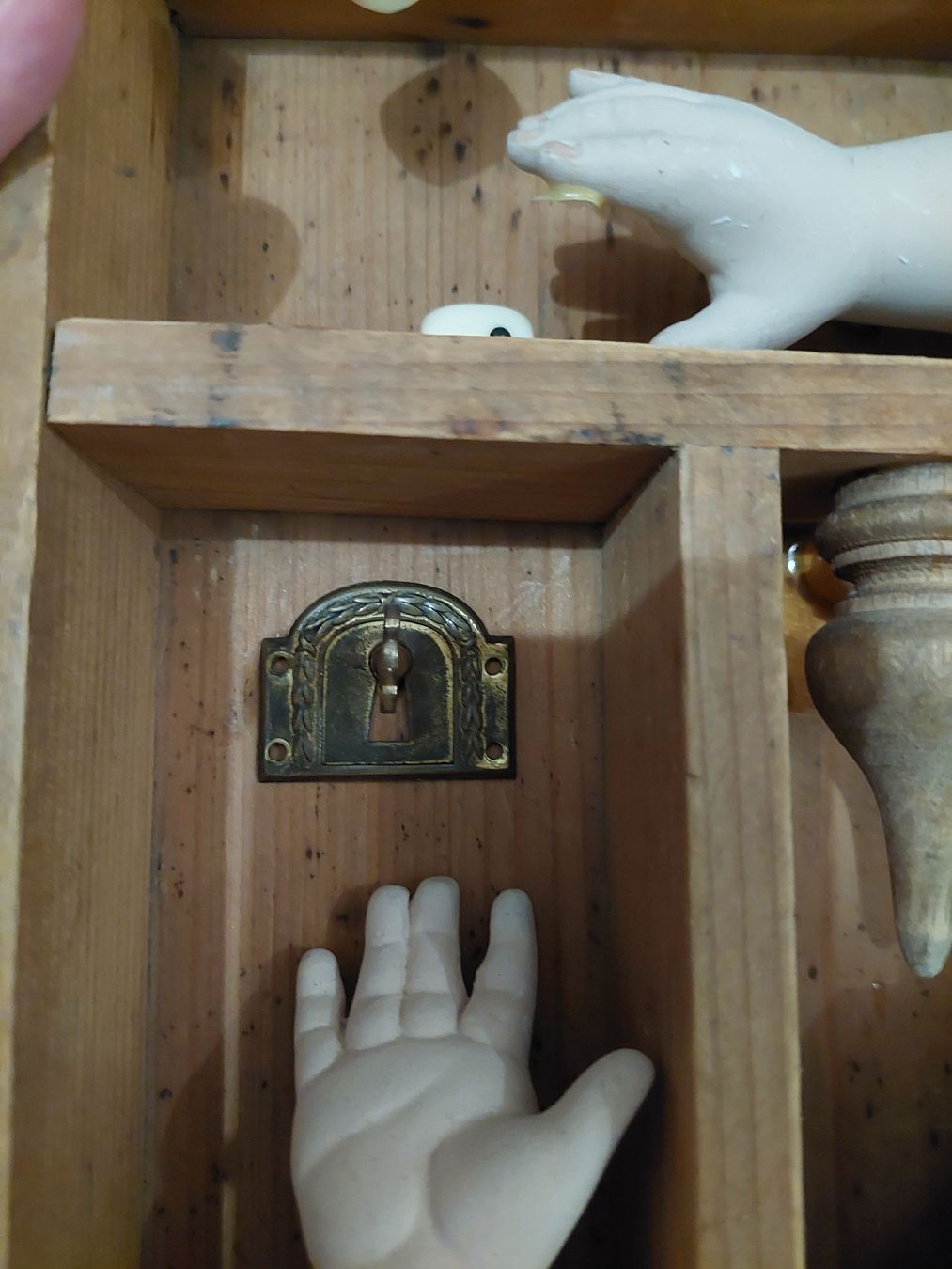 Foto & Immagini: Assemblage Puppen antik Schlüssel Schloss Gothic – Usato da Remetschwil venduto da littleredboots 2