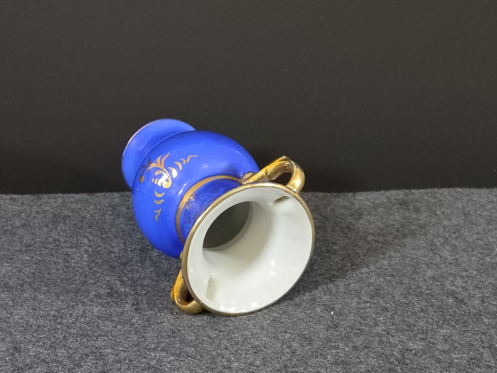 Vasi & Recipienti: Blaue Blumenvase mit Golddekor – Usato da Altdorf UR venduto da Liveo-shop 4