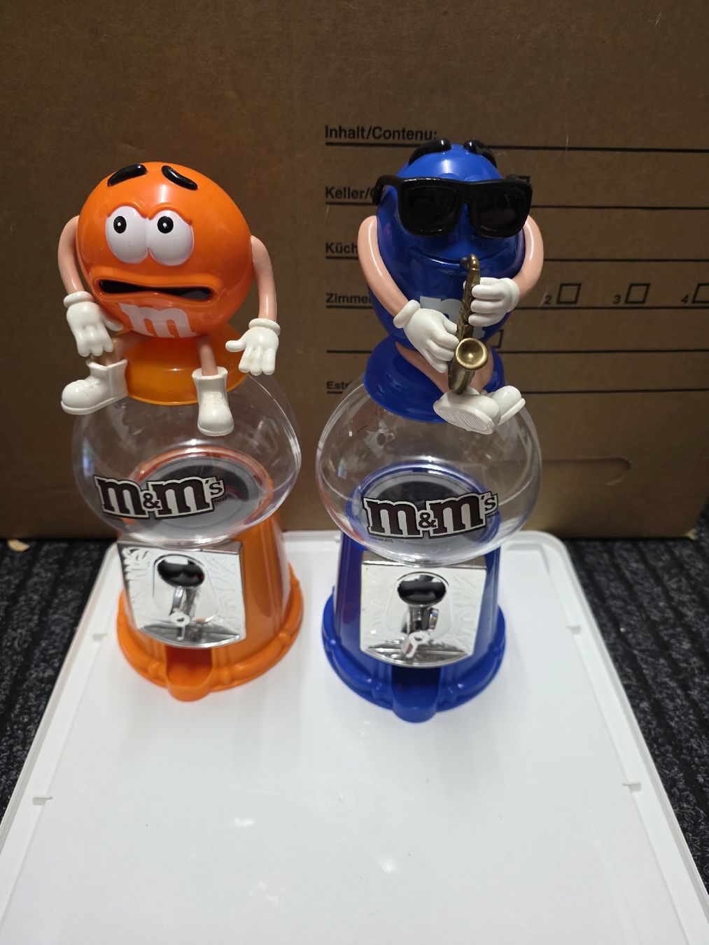 Statuette: M&M's Spender Set, Orange & Blau Figur – Usato da Dorf venduto da Echo_Elements 1