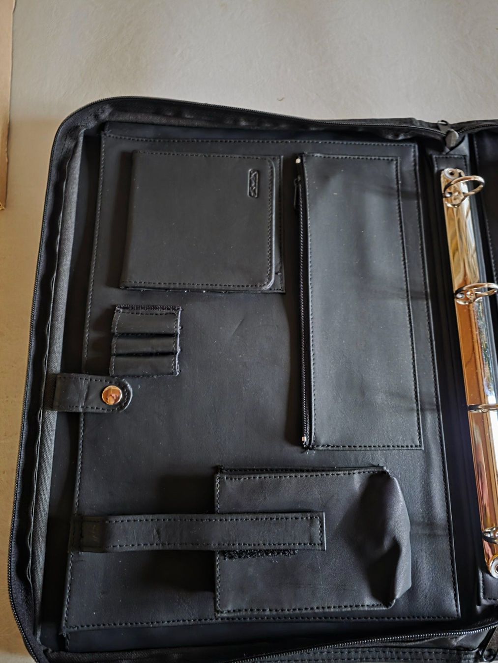 Valigie & Borse: Leder Akten Mappe Herlitz Vertreter Tasche – Usato da Walterswil BE venduto da Lonitti 1