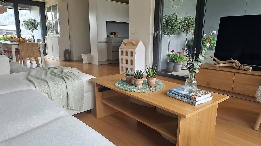 Tables: Couchtisch Jysk mit Ausziehfunktion – D'occasion à Niederurnen par sig_h5qw