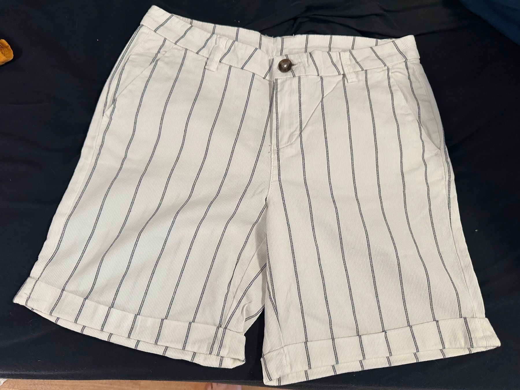 Pantaloni: Gestreifte Esmara Shorts (38) – Usato da Schaan venduto da Hermine2018