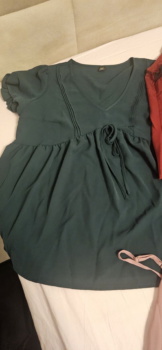 Lotti di vestiti: kleiderset  1 XL – Usato da Schlieren venduto da Disneylover 1