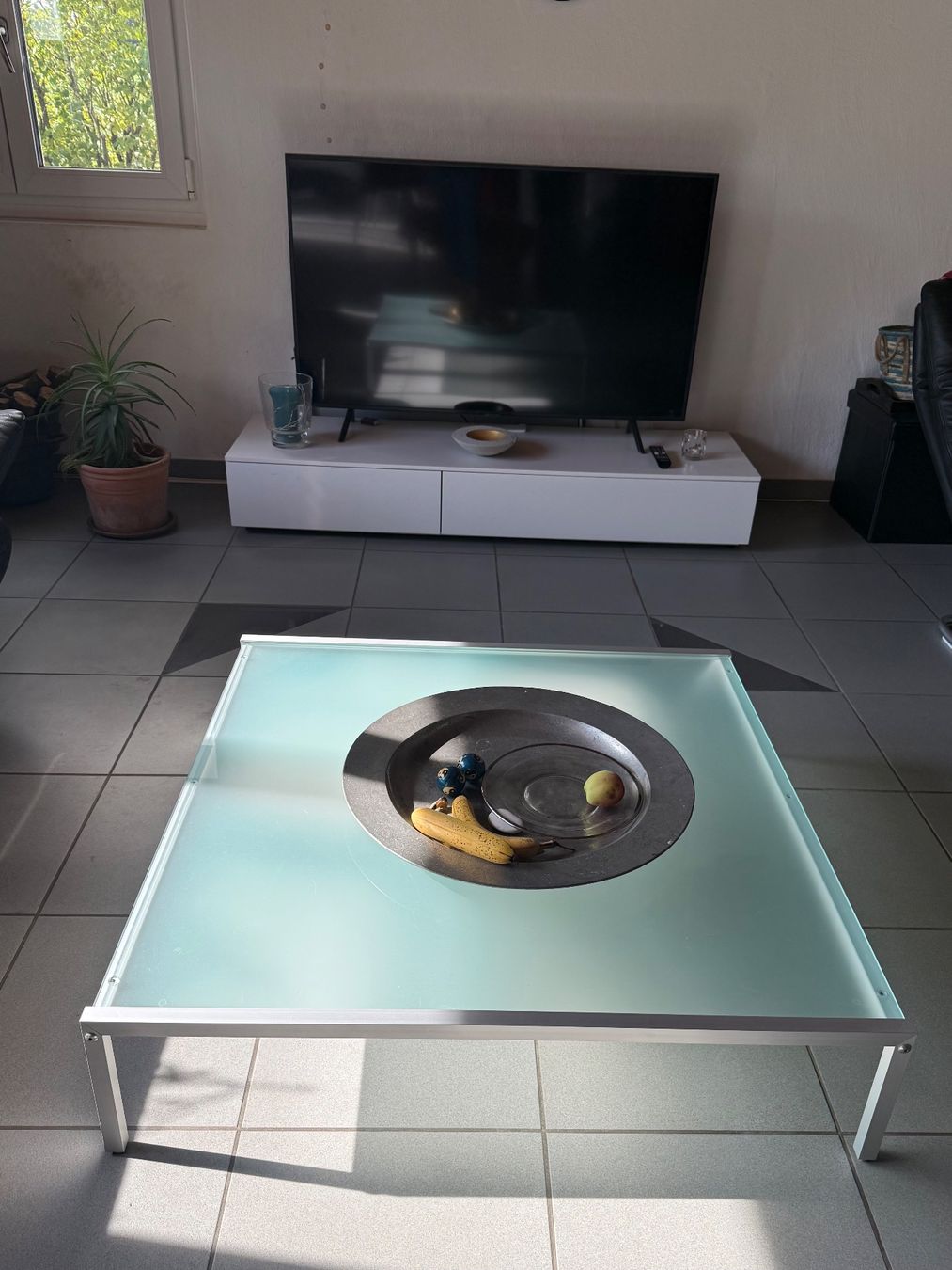 Tische: Salontisch aus Glas – Gebraucht aus Balgach von ser_d5gt