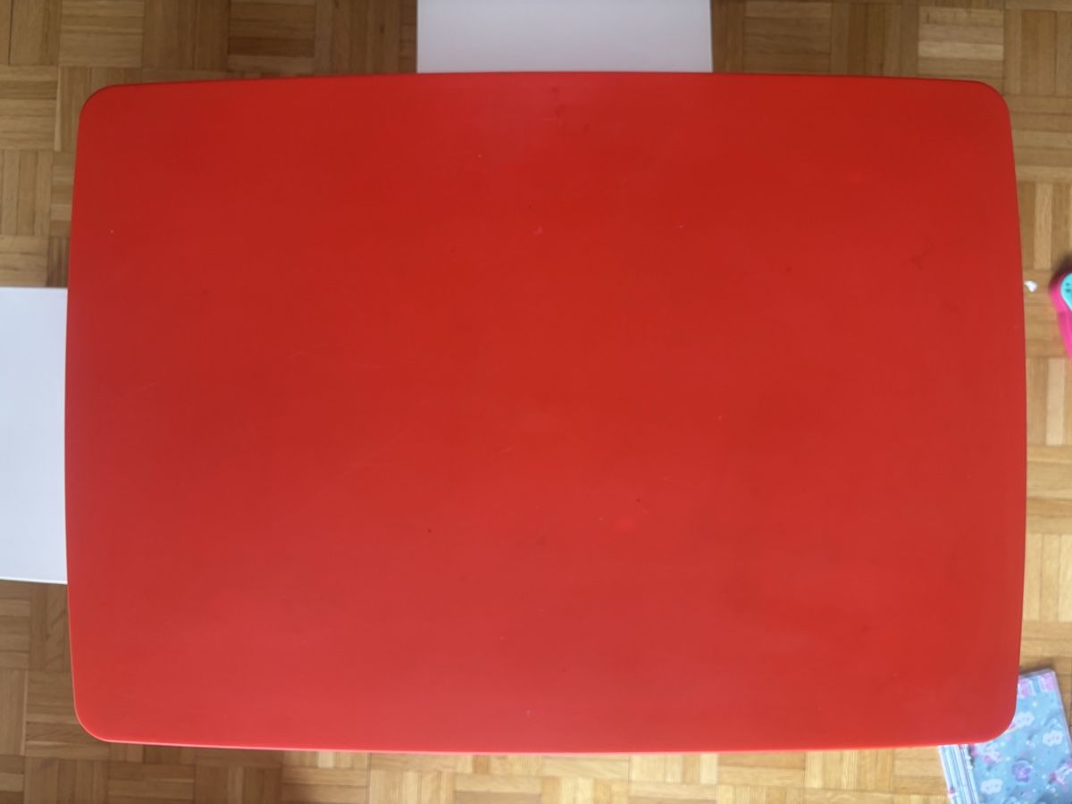 Tavoli: IKEA Kids Table and Chairs  – Usato da Genève venduto da dcl_7j5w 2