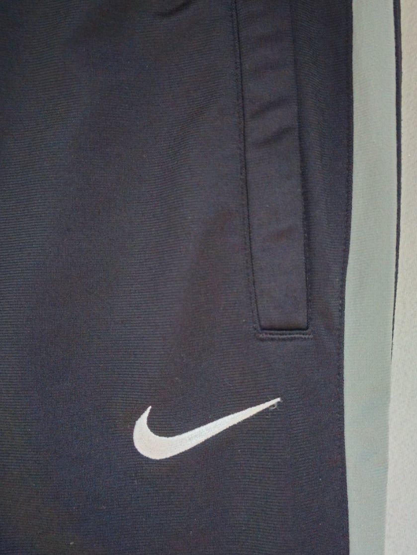 Nike Pantaloni: Nike Trainingshose schwarz, Grösse S – Usato da Niederglatt ZH venduto da 04iboT 1